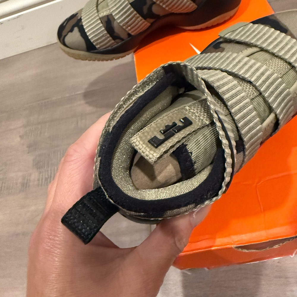 Kids Camouflage Strap Sneakers - Picture 5 of 7
